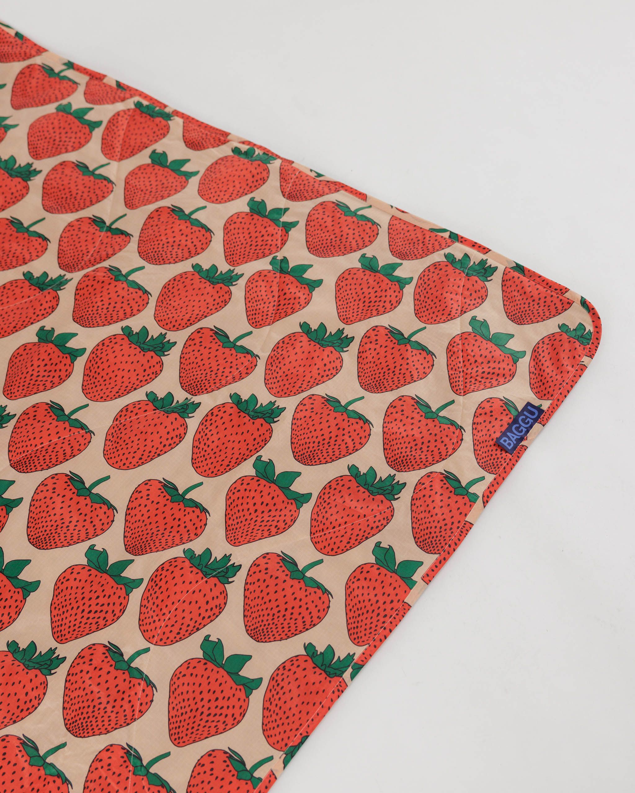 Puffy Picnic Blanket Strawberry